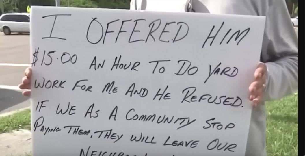 Man rejected by panhandler after offering honest work – so he makes brilliant sign of his own