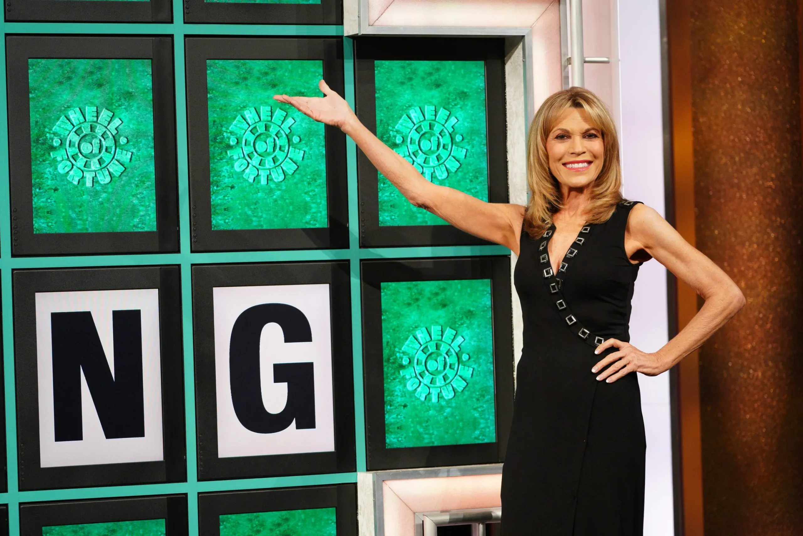 Vanna White bids an emotional farewell to Pat Sajak ahead of his final show